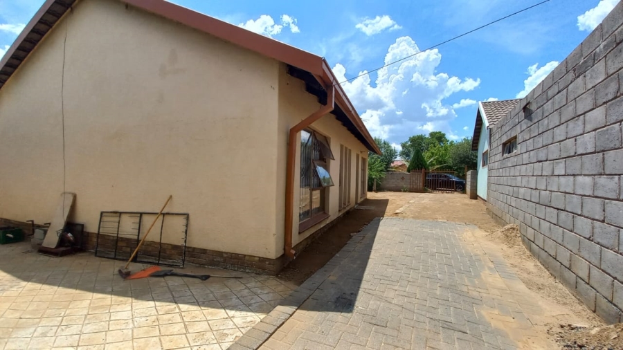 3 Bedroom Property for Sale in Botshabelo Free State